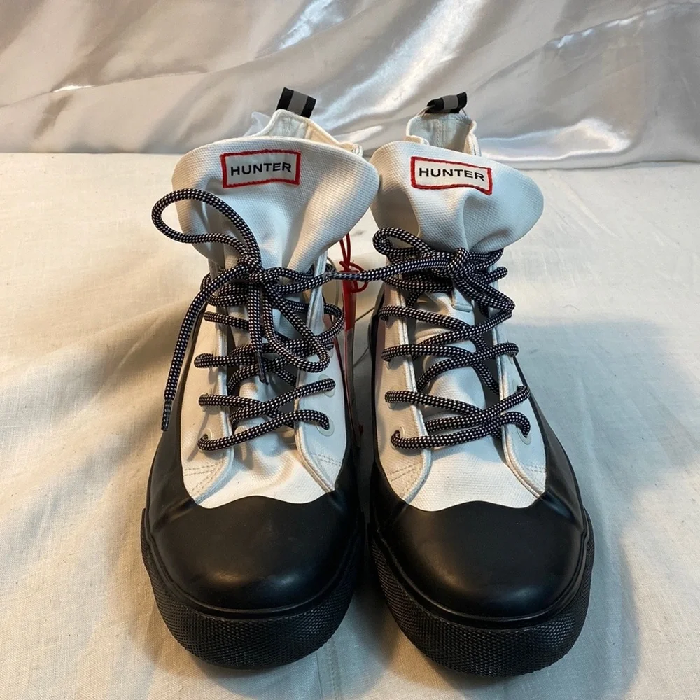 HUNTER Unisex White shoes men’s 7 women’s 9 new - Picture 1 of 4